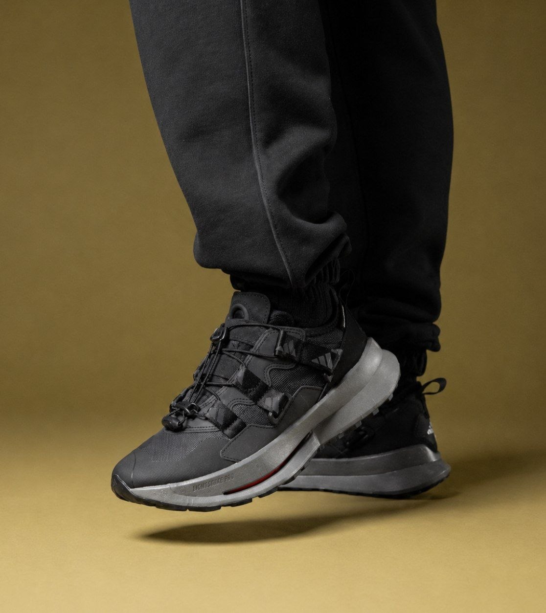 Кроссовки Adidas Equipment Agravic XTR 'Core Black Iron Metallic'